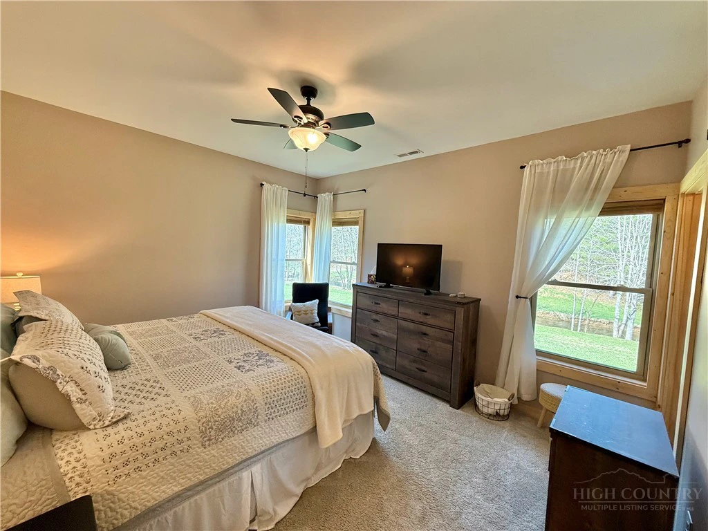 Image number 2 for the current listing
