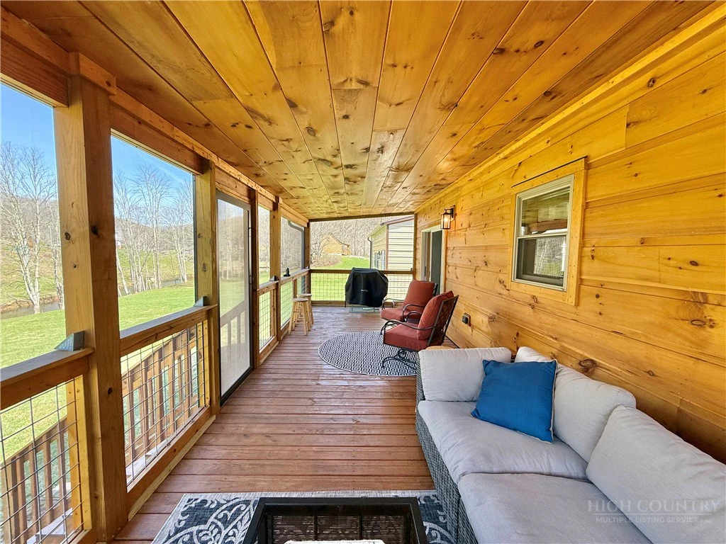 Image number 4 for the current listing