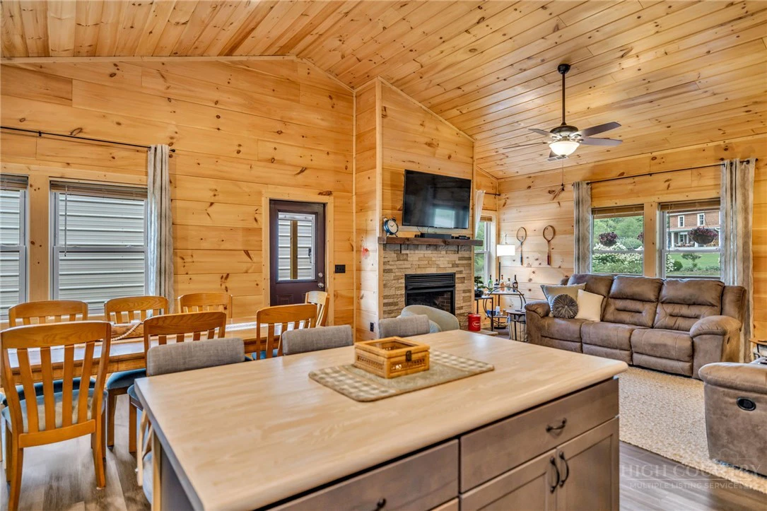 Image number 20 for the current listing