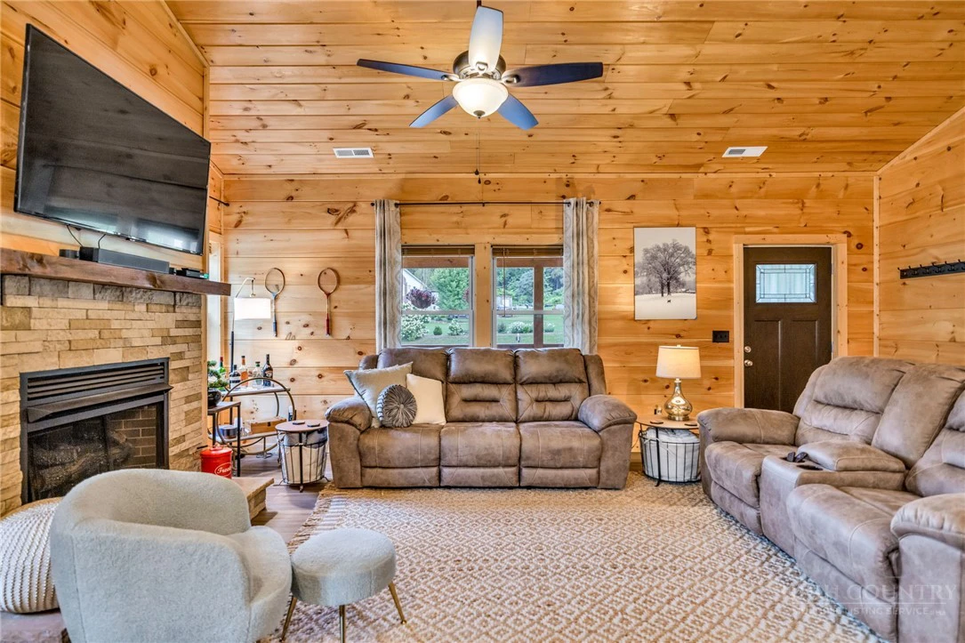 Image number 13 for the current listing