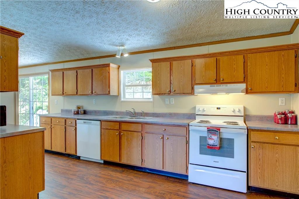 Image number 21 for the current listing