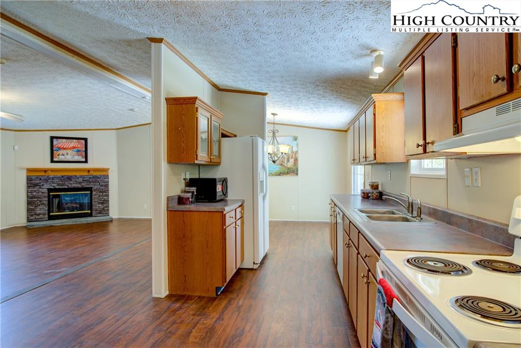 Image number 20 for the current listing
