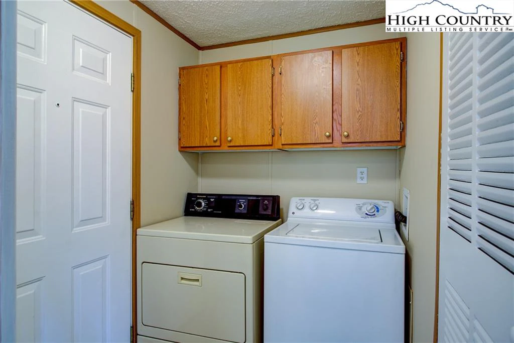 Image number 19 for the current listing