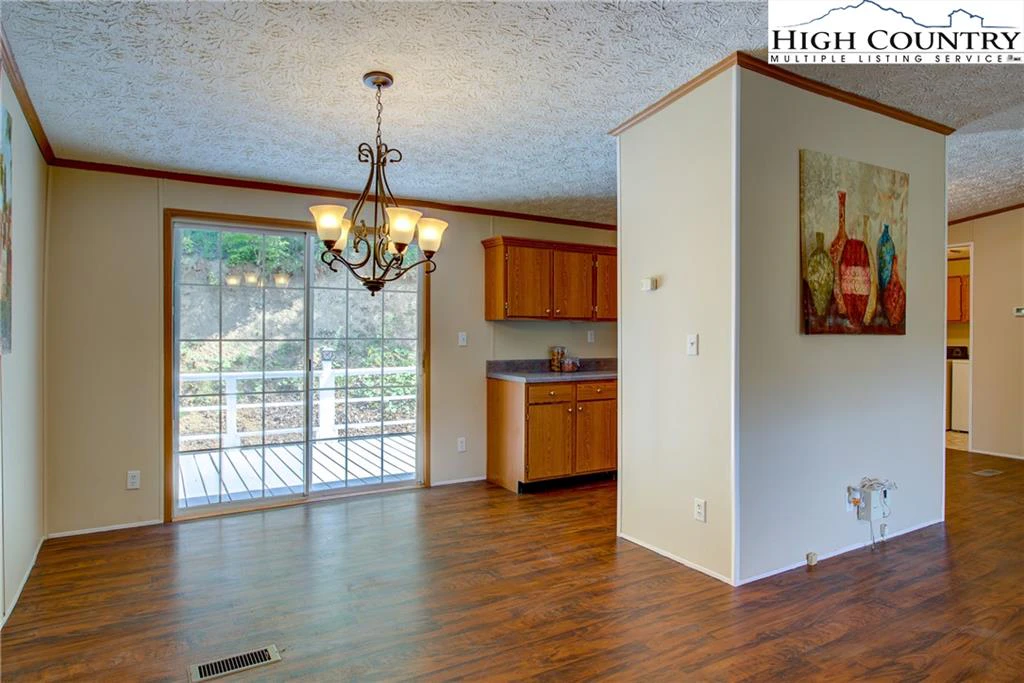Image number 10 for the current listing