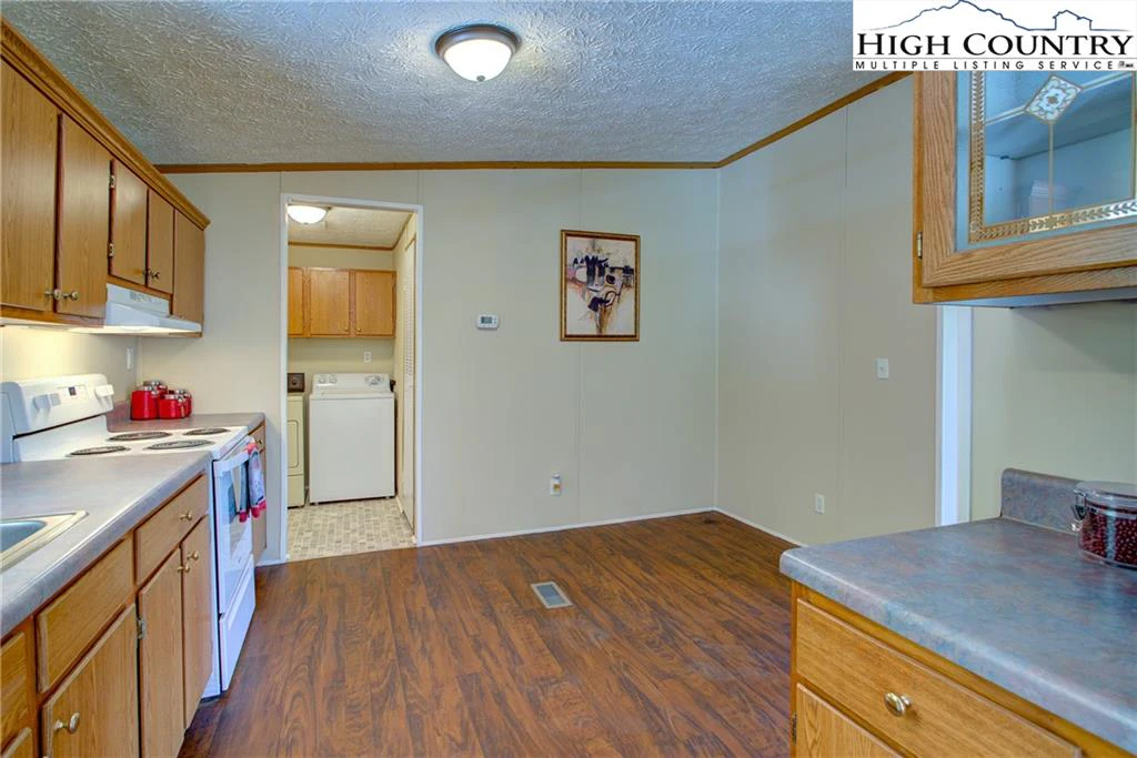 Image number 3 for the current listing