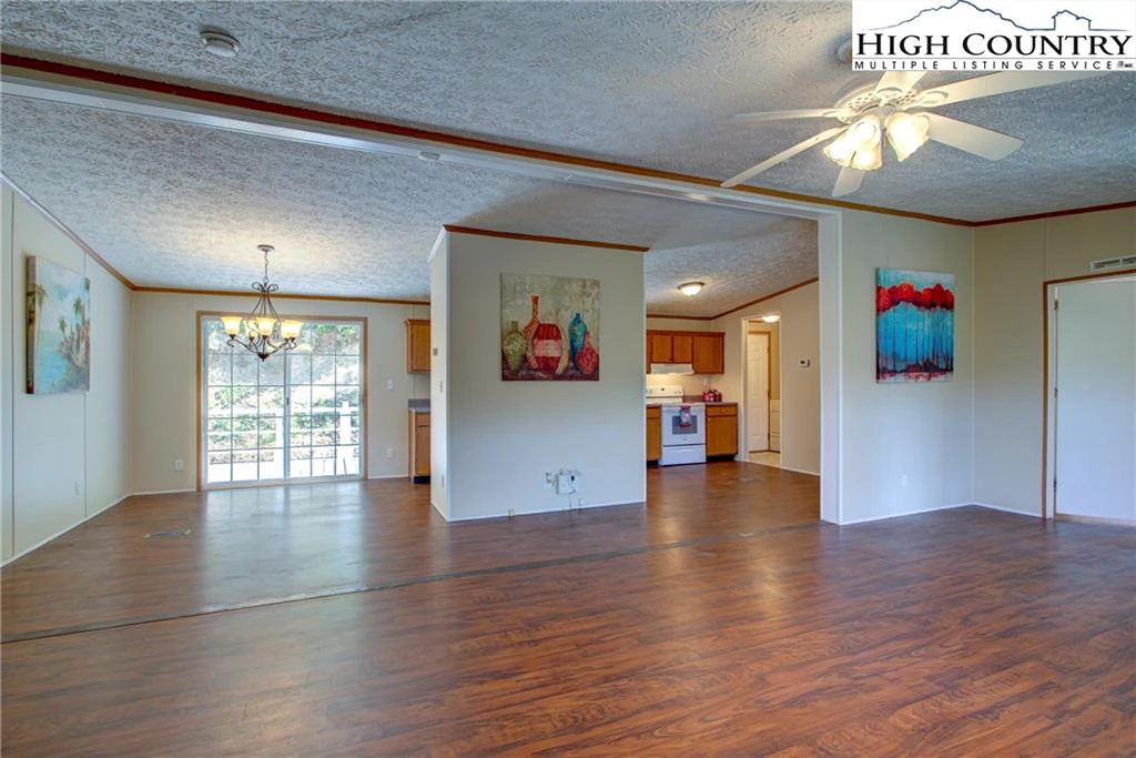 Image number 5 for the current listing