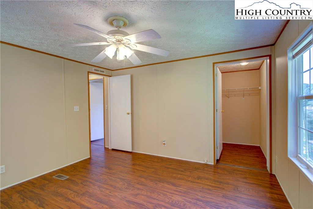 Image number 7 for the current listing