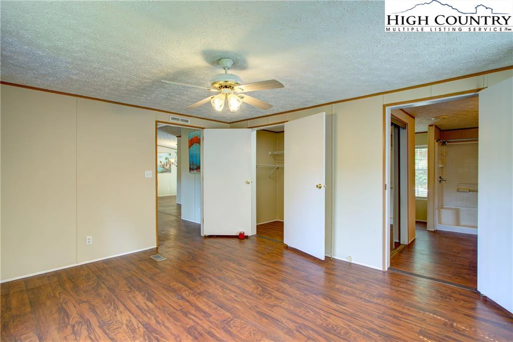 Image number 2 for the current listing