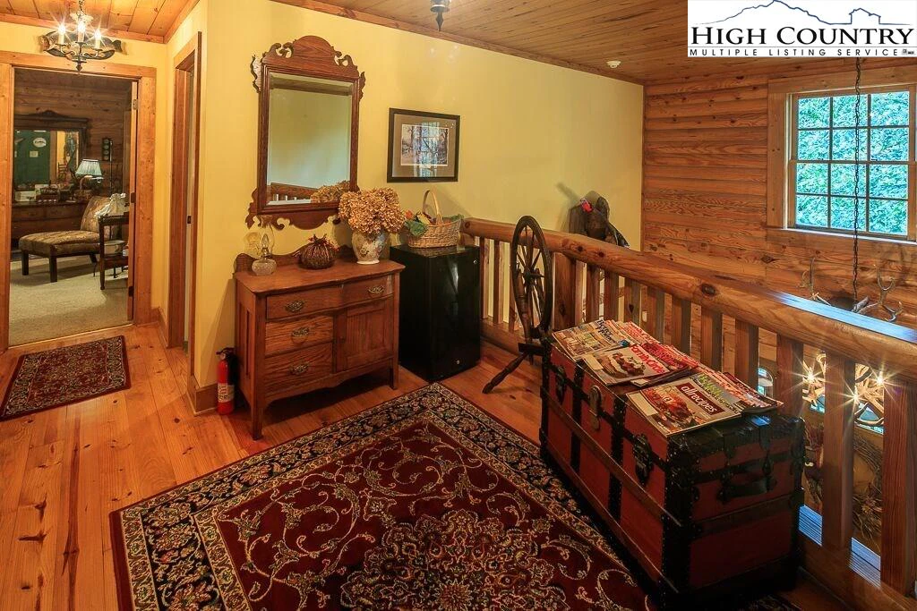Image number 3 for the current listing