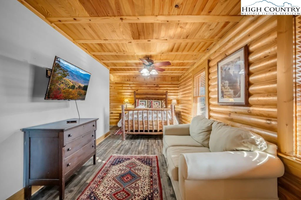 Image number 10 for the current listing