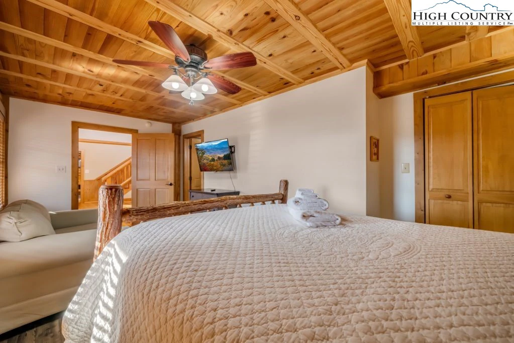 Image number 2 for the current listing
