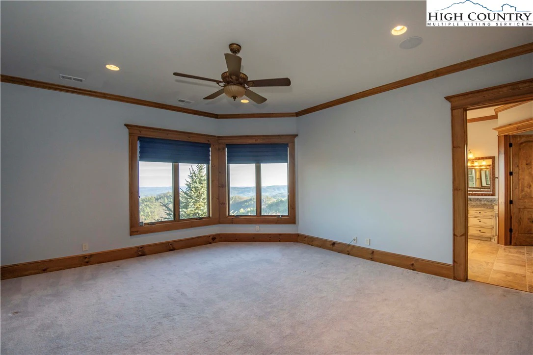 Image number 7 for the current listing