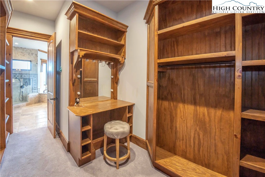 Image number 9 for the current listing