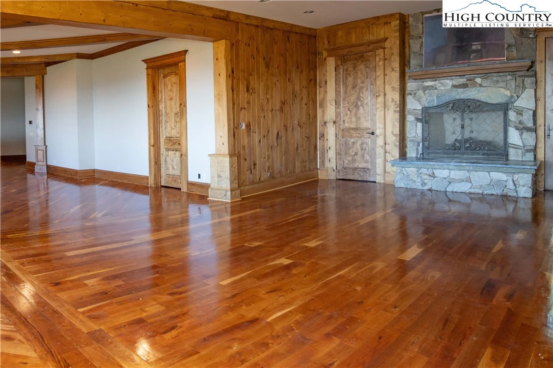 Image number 3 for the current listing
