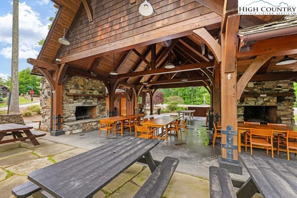 Image number 19 for the current listing