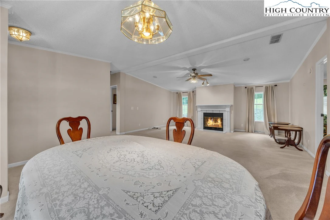 Image number 15 for the current listing
