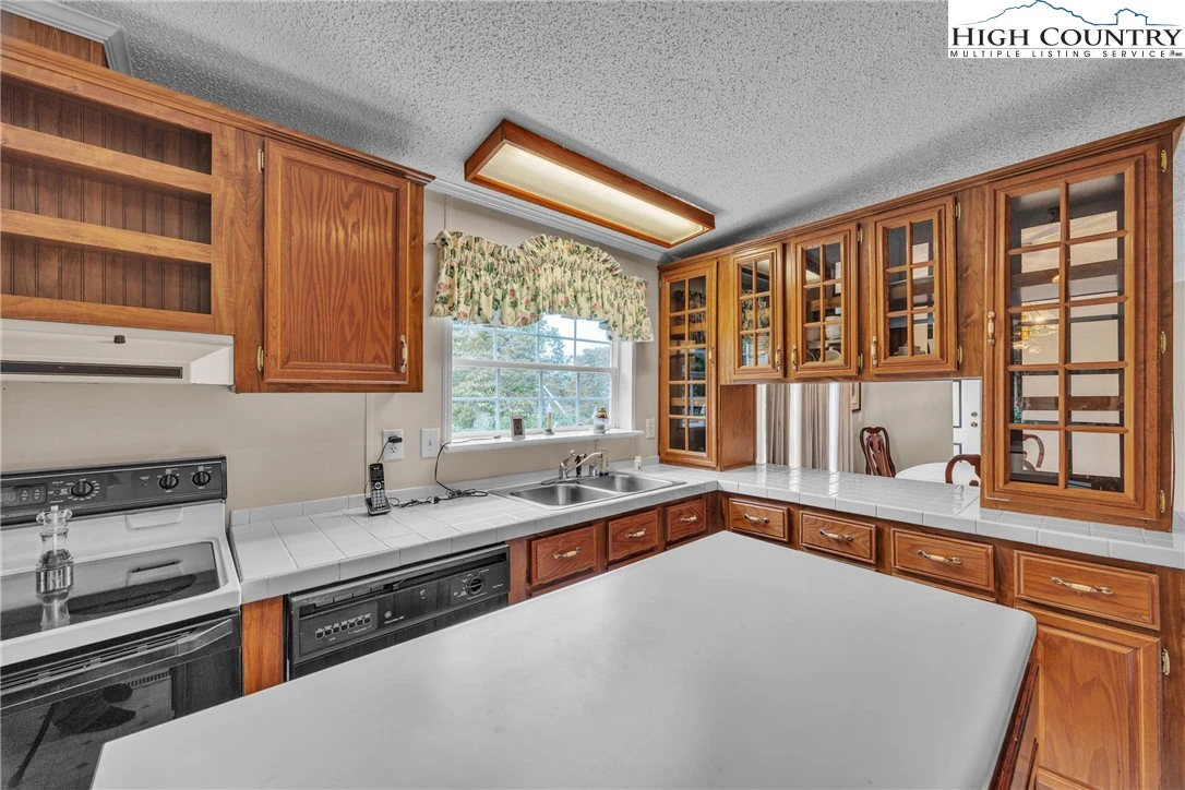 Image number 2 for the current listing