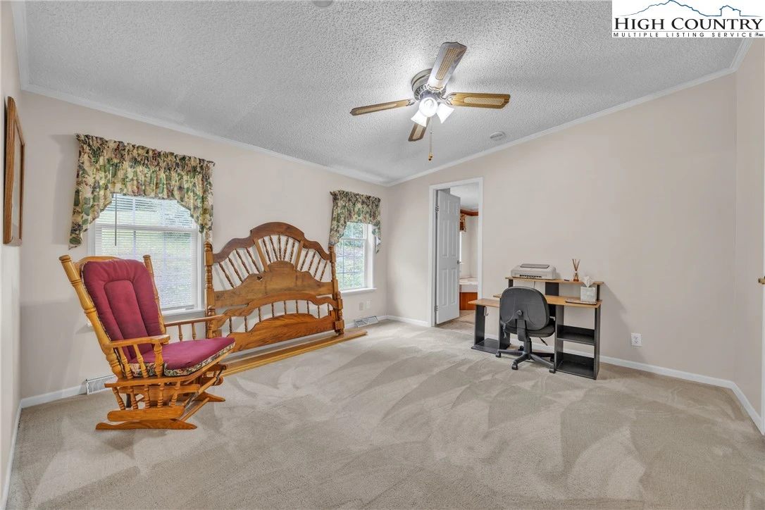 Image number 4 for the current listing