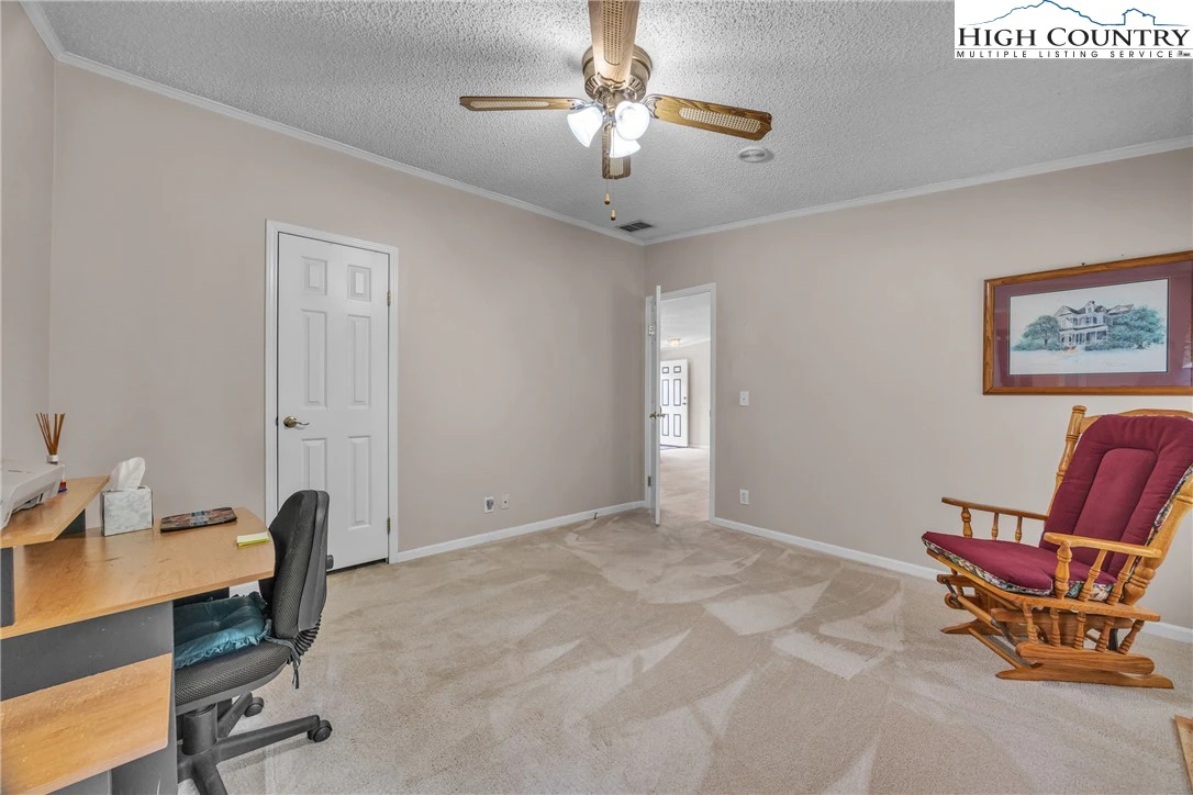 Image number 17 for the current listing