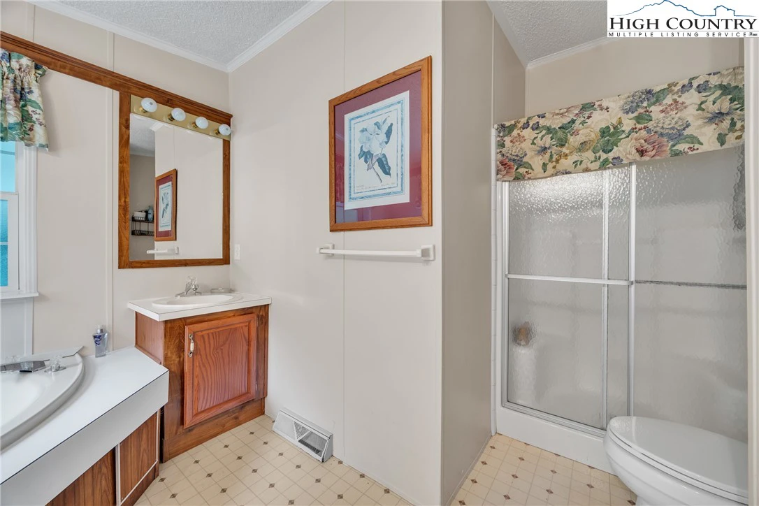 Image number 8 for the current listing