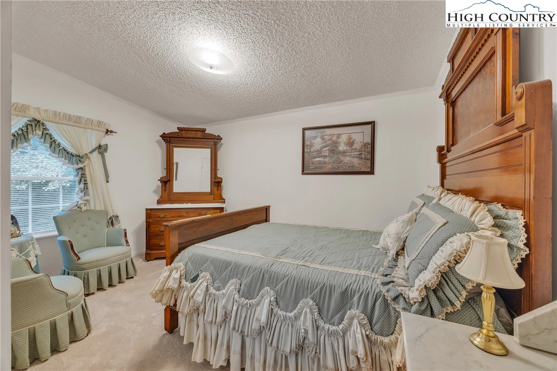 Image number 9 for the current listing