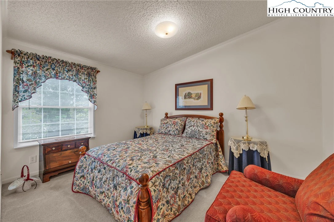 Image number 11 for the current listing