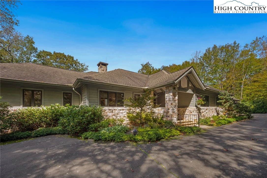 Image number 16 for the current listing