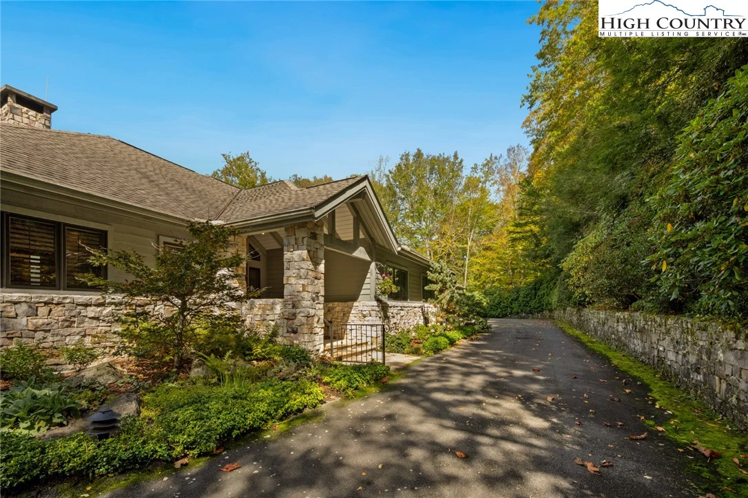 Image number 2 for the current listing