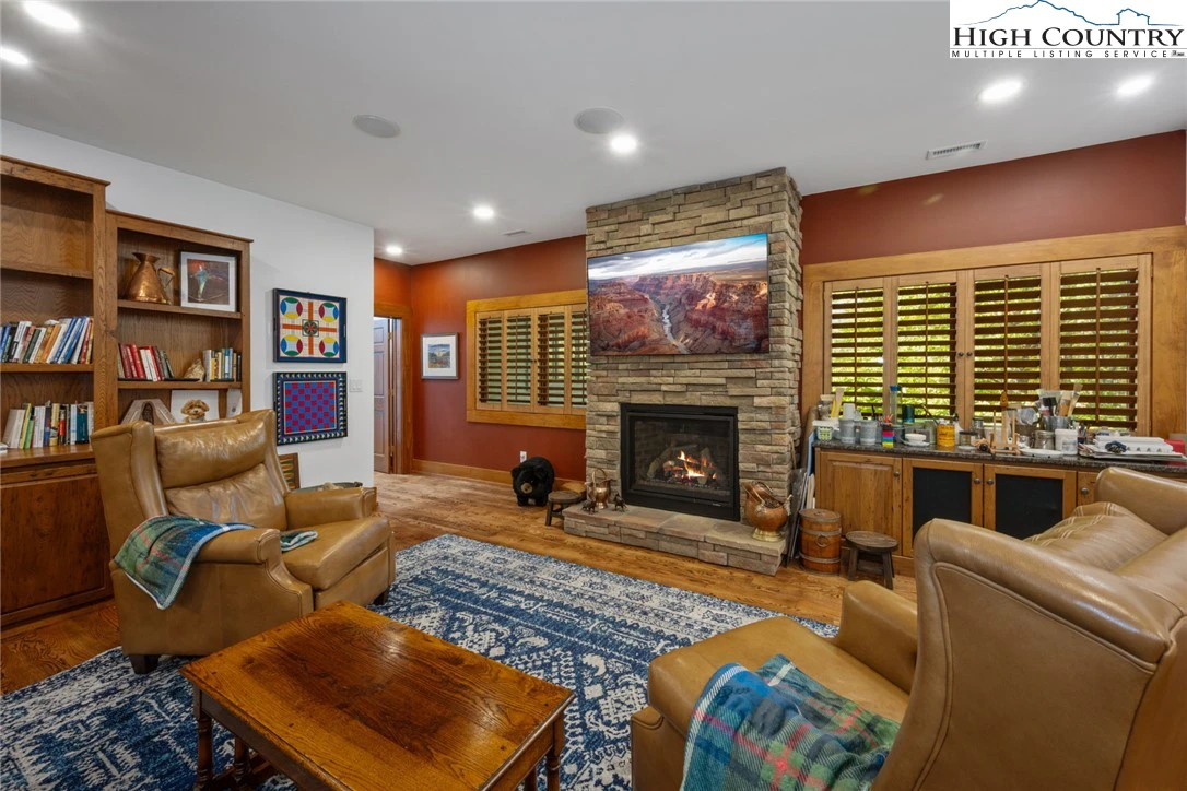 Image number 8 for the current listing