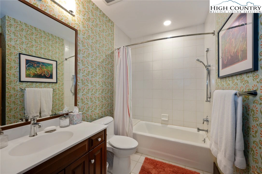 Image number 5 for the current listing