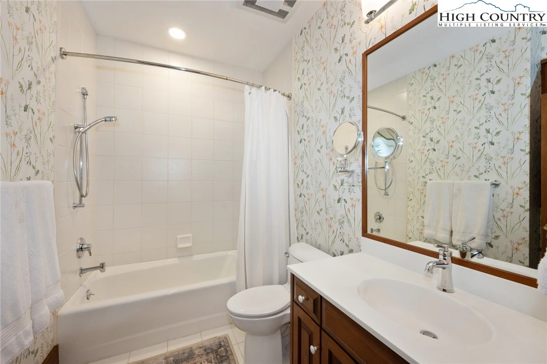 Image number 7 for the current listing