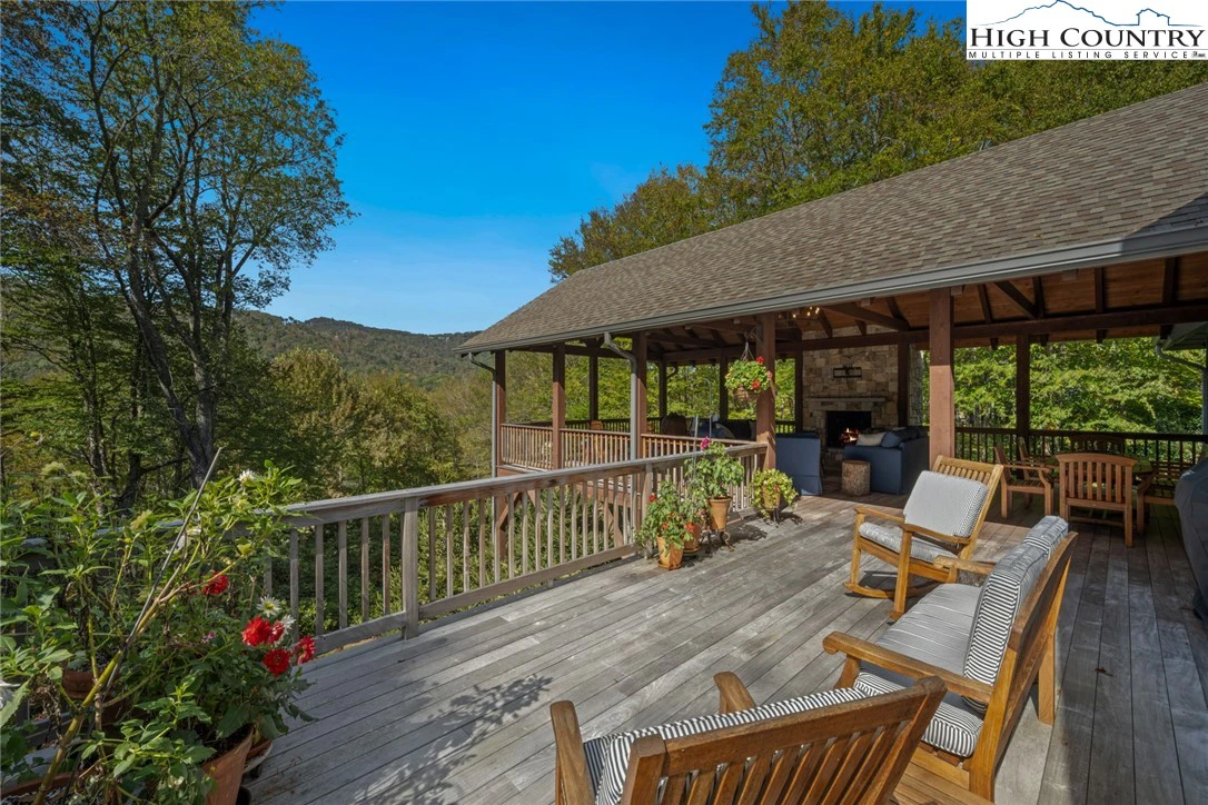 Image number 19 for the current listing