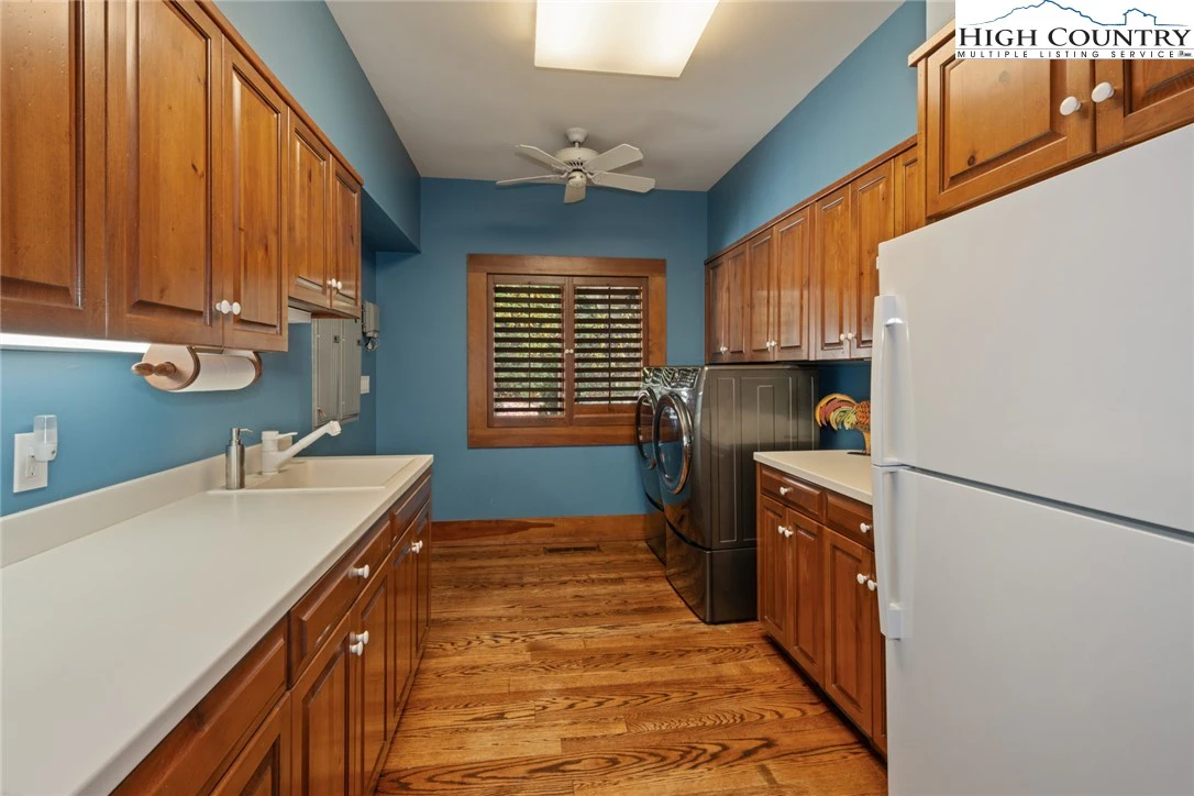 Image number 13 for the current listing
