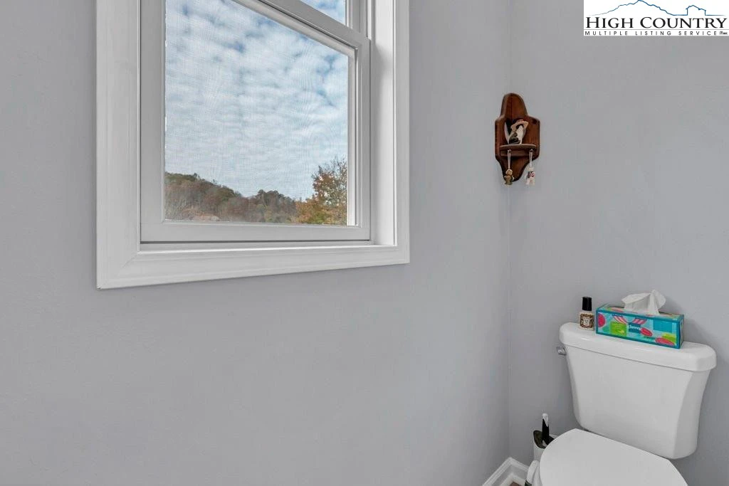 Image number 3 for the current listing