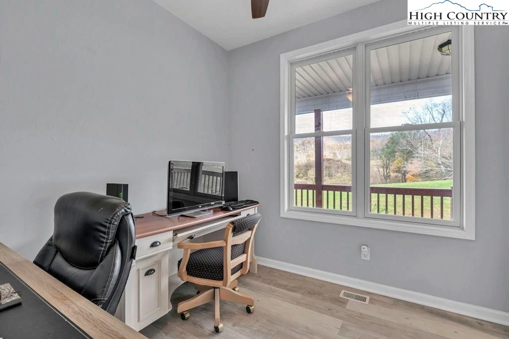 Image number 7 for the current listing