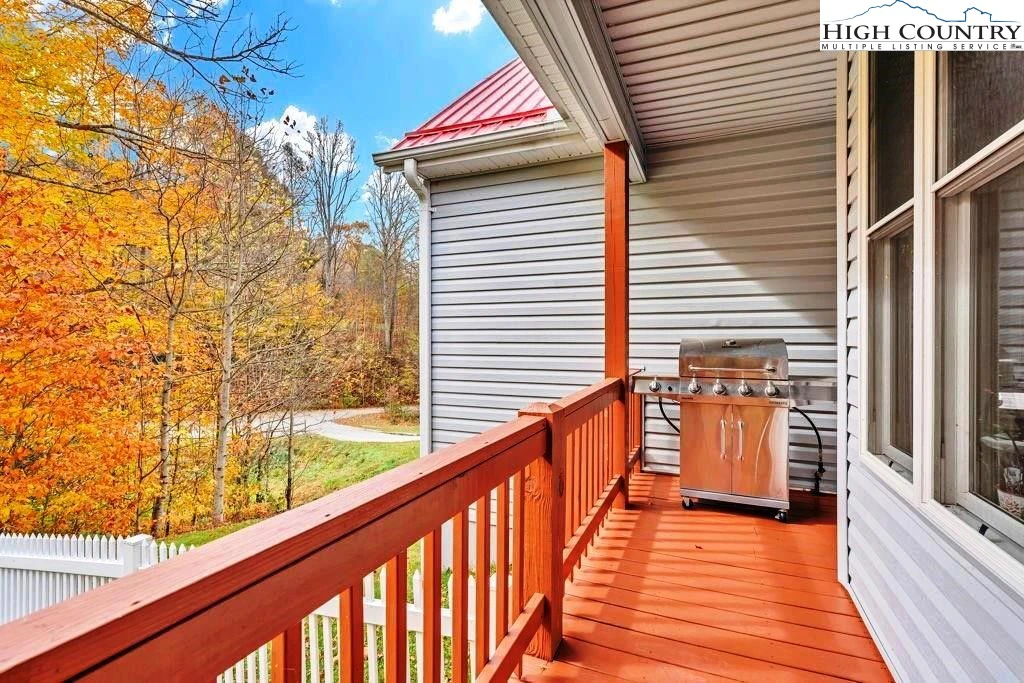 Image number 17 for the current listing