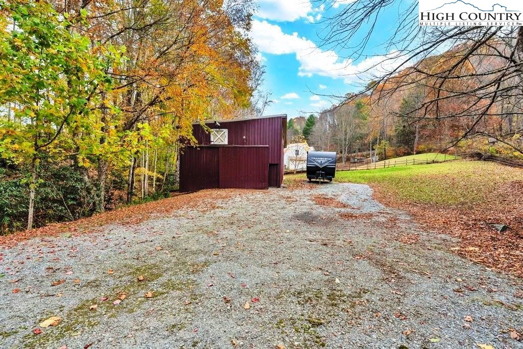Image number 19 for the current listing