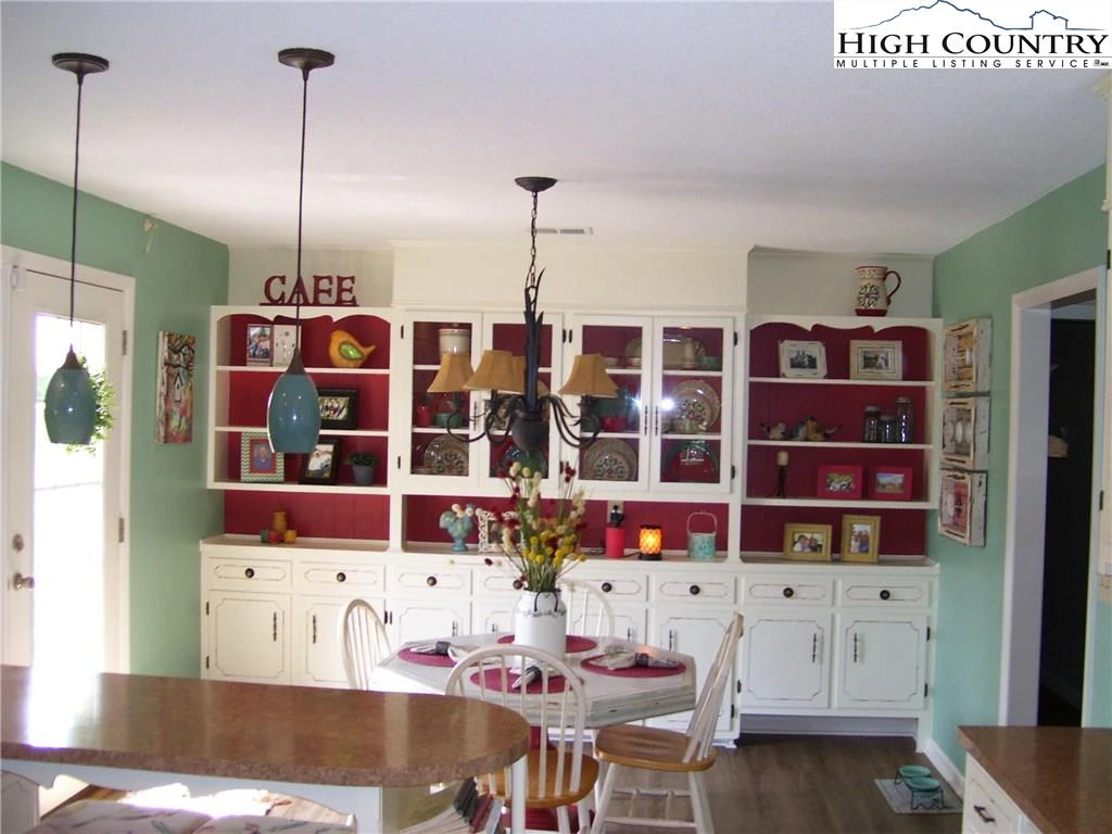 Image number 14 for the current listing