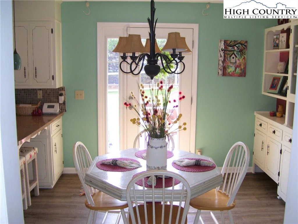 Image number 2 for the current listing