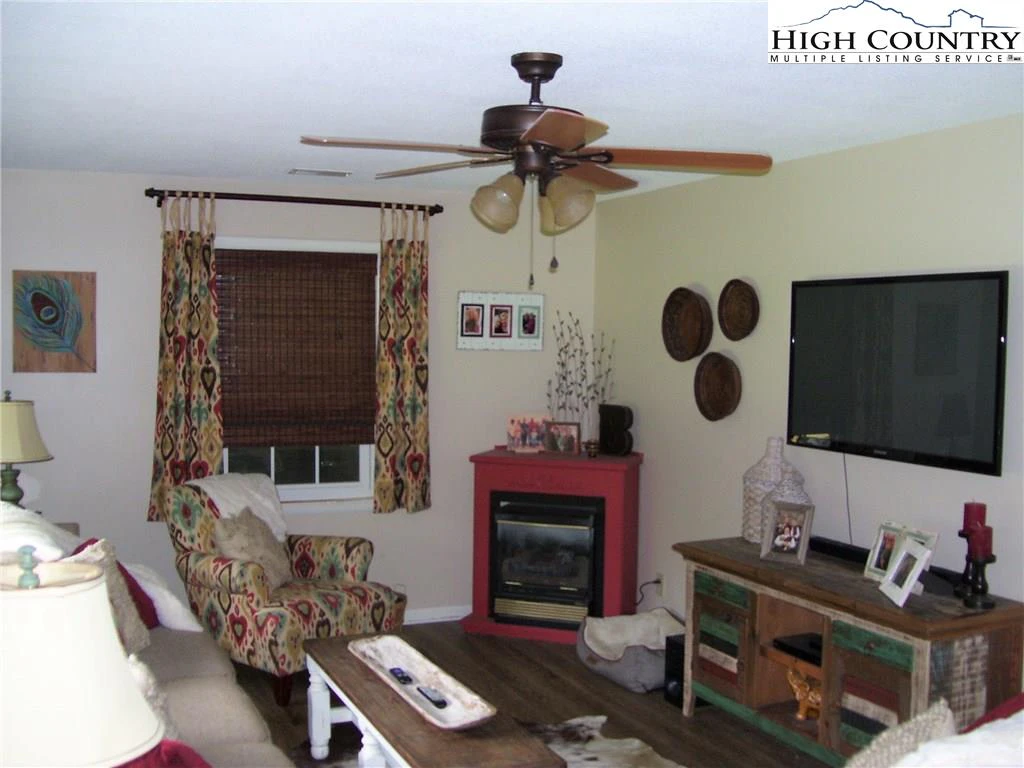 Image number 13 for the current listing