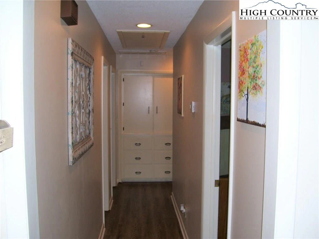 Image number 11 for the current listing