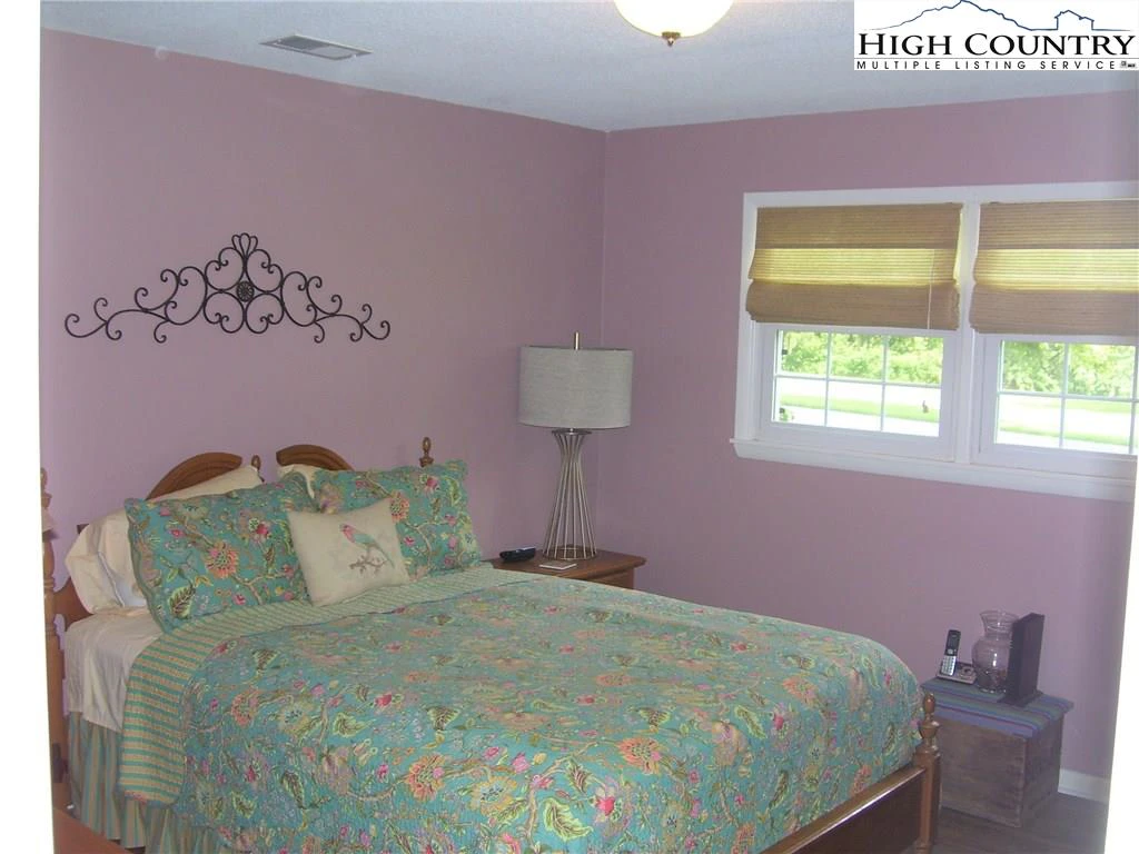Image number 10 for the current listing