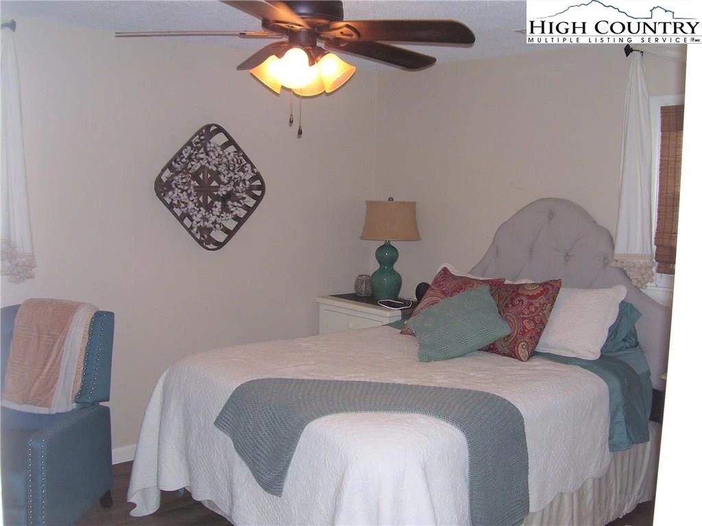 Image number 7 for the current listing