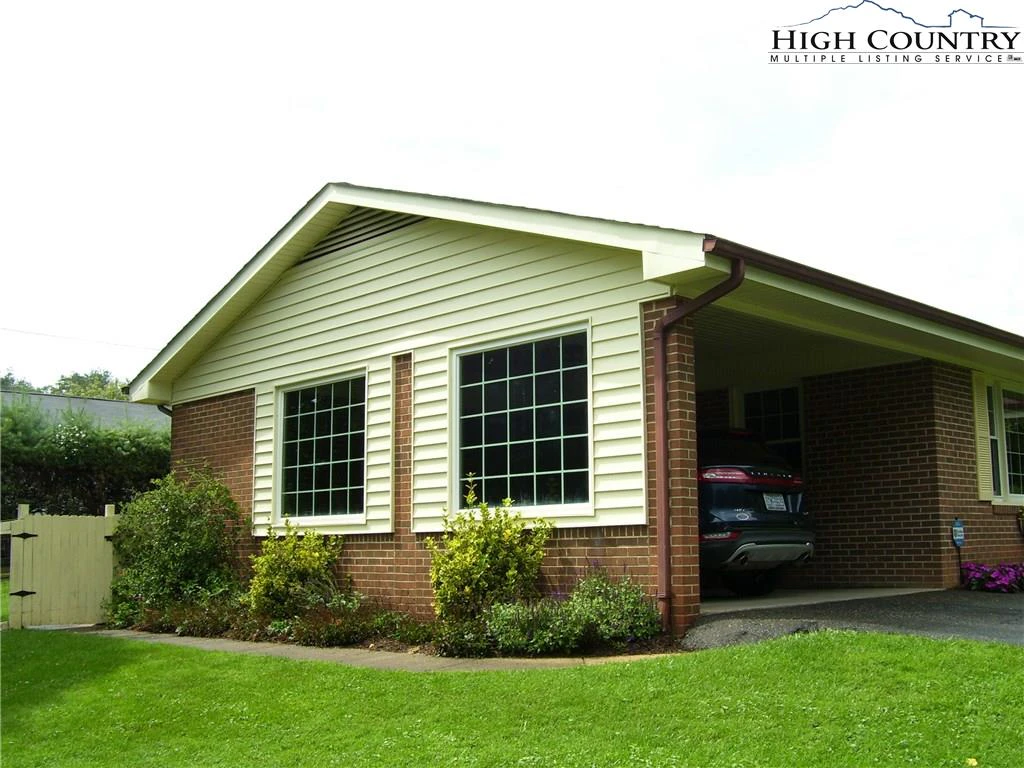 Image number 22 for the current listing