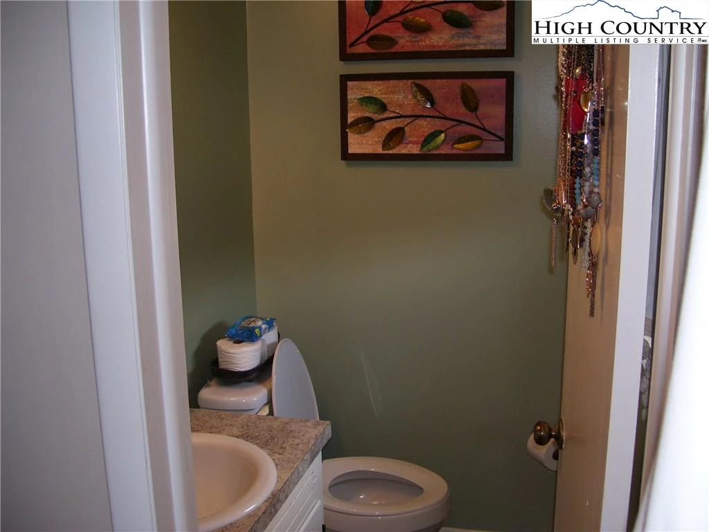 Image number 5 for the current listing