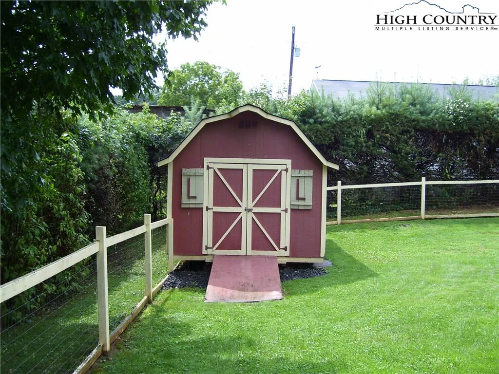 Image number 18 for the current listing