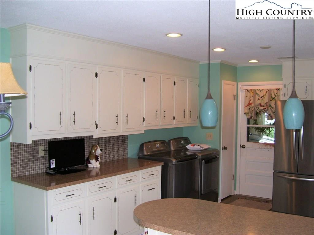 Image number 15 for the current listing