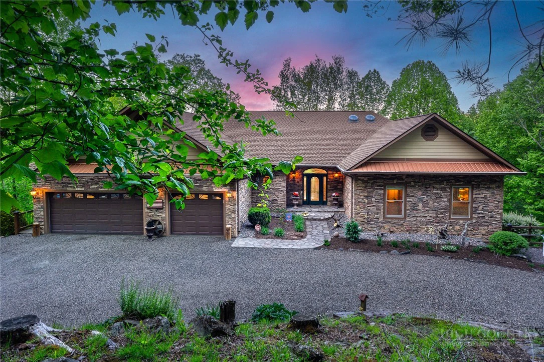 Image number 1 for the current listing
