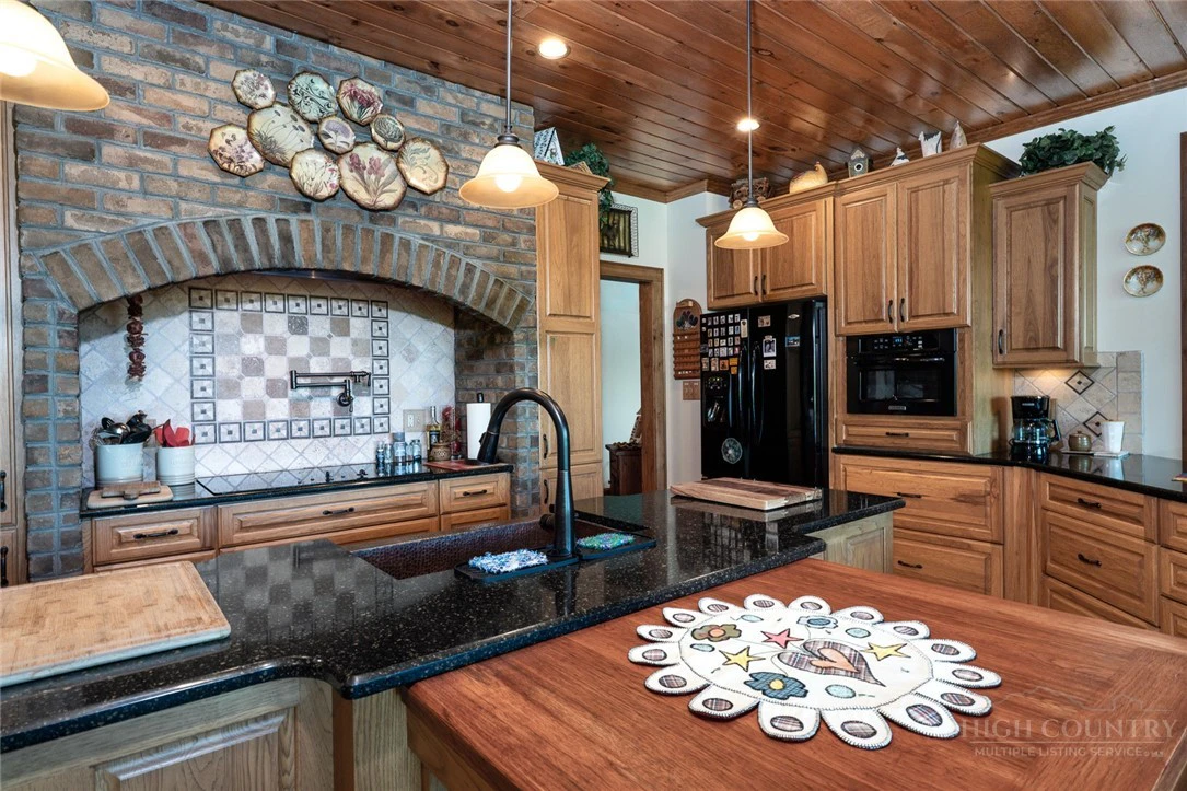 Image number 7 for the current listing