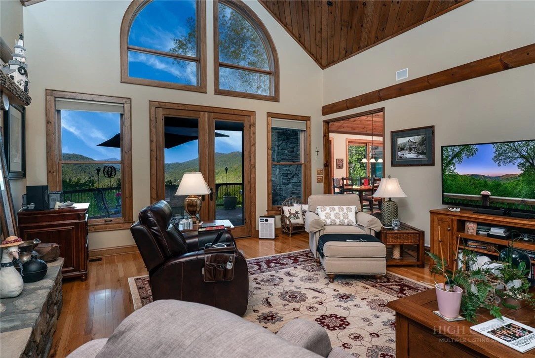Image number 16 for the current listing